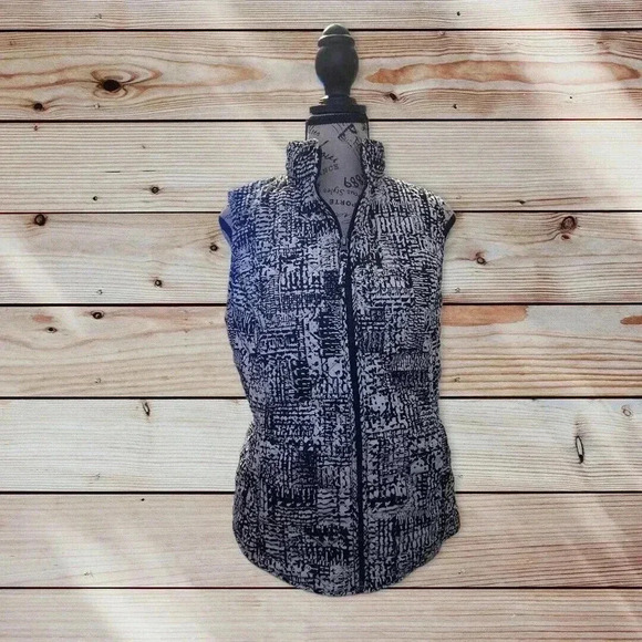 VAN HEUSEN SIZE XS BLACK AND WHITE VEST ZIPS DOWN - Picture 5 of 5